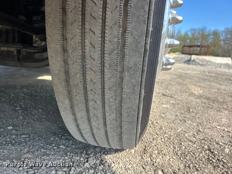 image for item FC5375 2018 Kenworth T880 semi truck