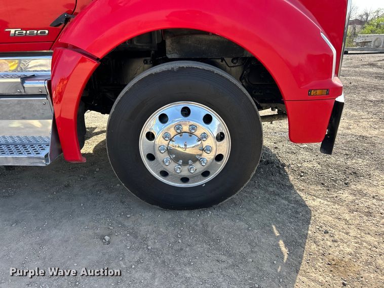 image for item FC5375 2018 Kenworth T880 semi truck