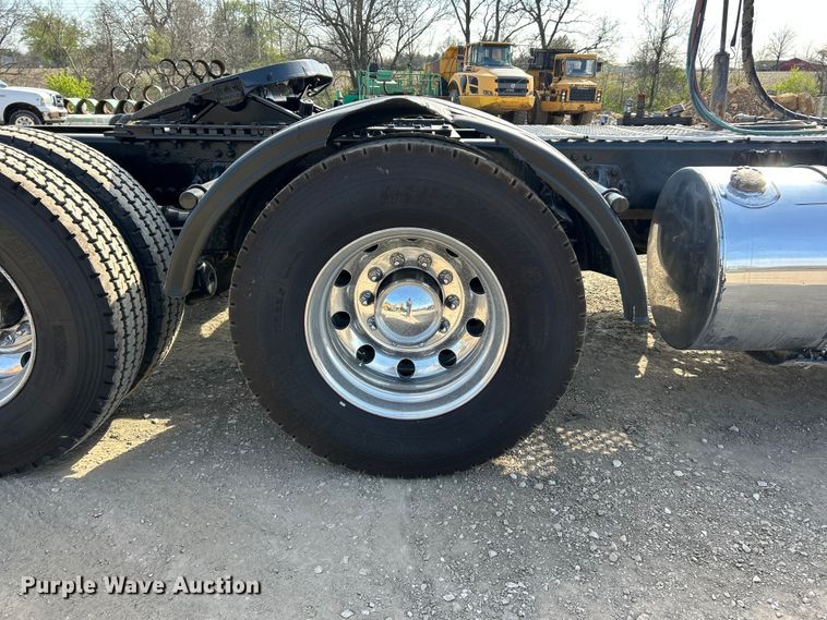 image for item FC5375 2018 Kenworth T880 semi truck