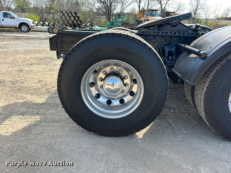 image for item FC5375 2018 Kenworth T880 semi truck