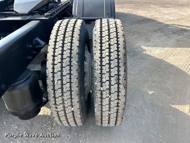 image for item FC5375 2018 Kenworth T880 semi truck