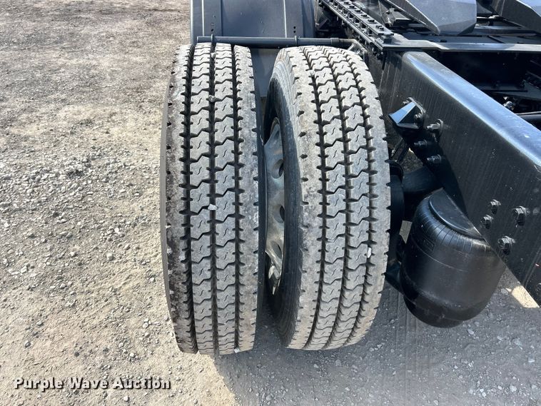 image for item FC5375 2018 Kenworth T880 semi truck