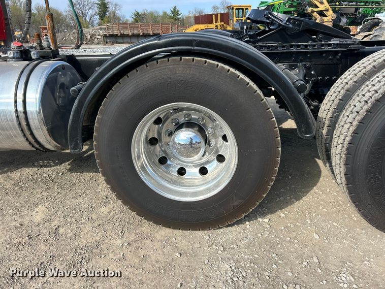 image for item FC5375 2018 Kenworth T880 semi truck