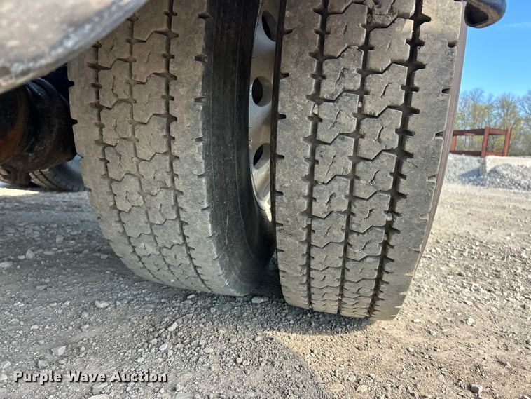 image for item FC5375 2018 Kenworth T880 semi truck