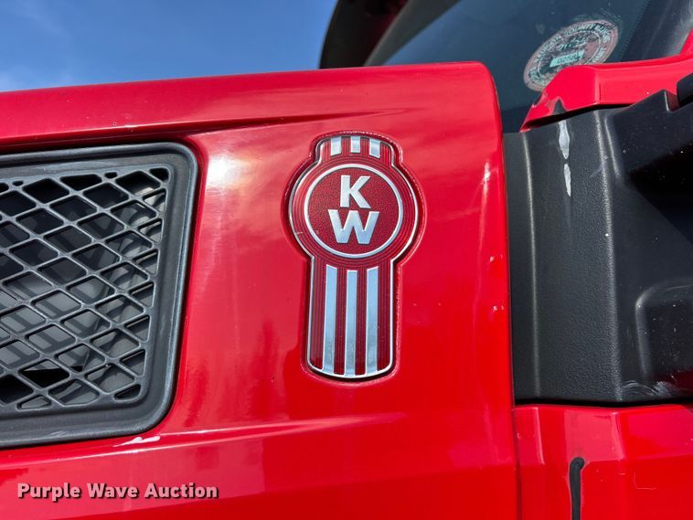 image for item FC5375 2018 Kenworth T880 semi truck