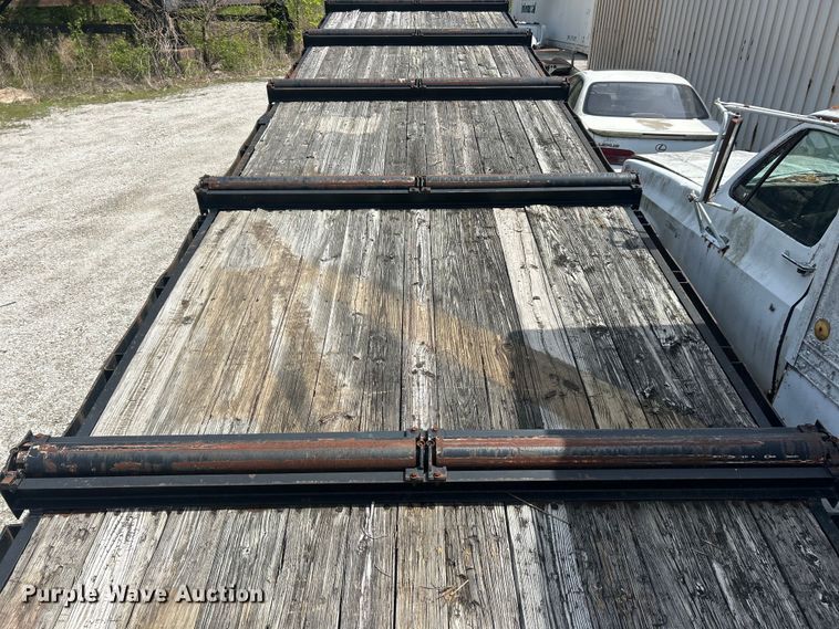 image for item FC5384 2000 Kiefer Industrial tilt-deck truss trailer