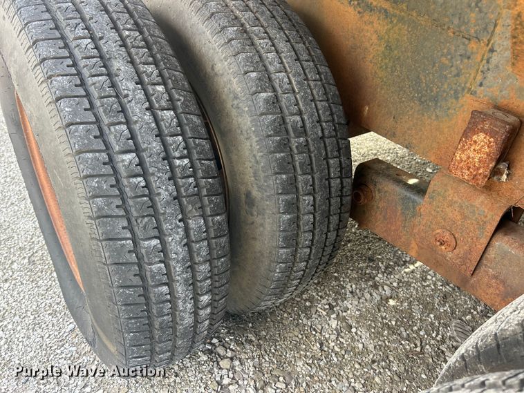 image for item FC5384 2000 Kiefer Industrial tilt-deck truss trailer