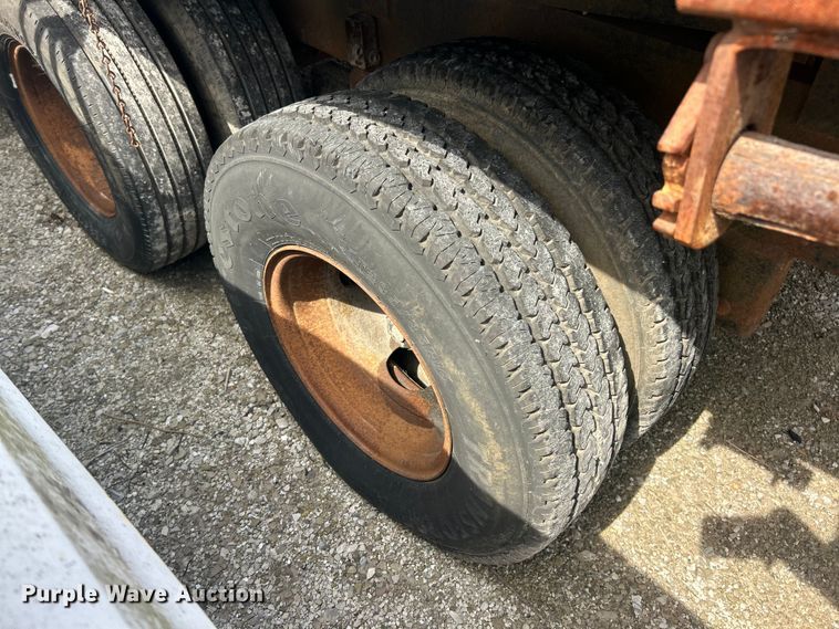 image for item FC5384 2000 Kiefer Industrial tilt-deck truss trailer