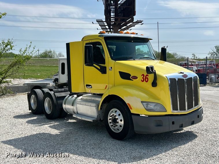 image for item FC5441 2017 Peterbilt 579 semi truck