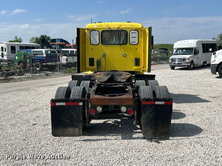 image for item FC5441 2017 Peterbilt 579 semi truck