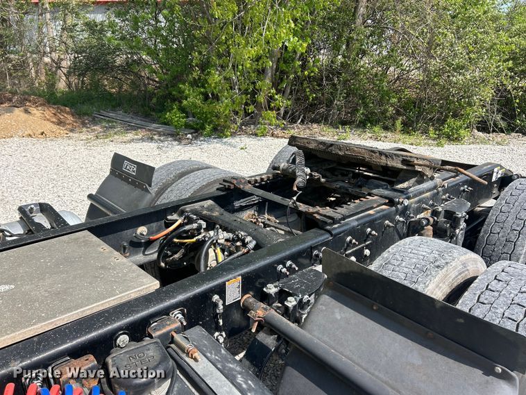 image for item FC5441 2017 Peterbilt 579 semi truck