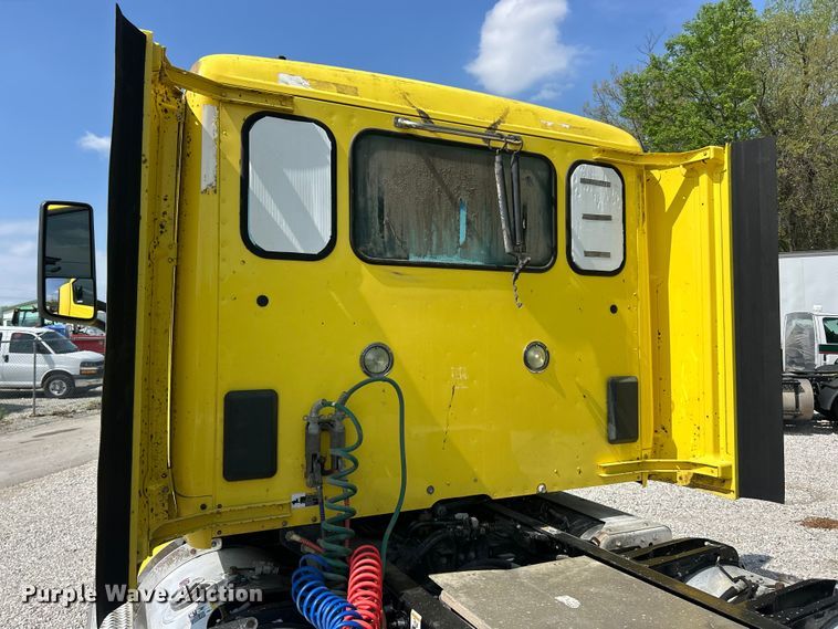 image for item FC5441 2017 Peterbilt 579 semi truck