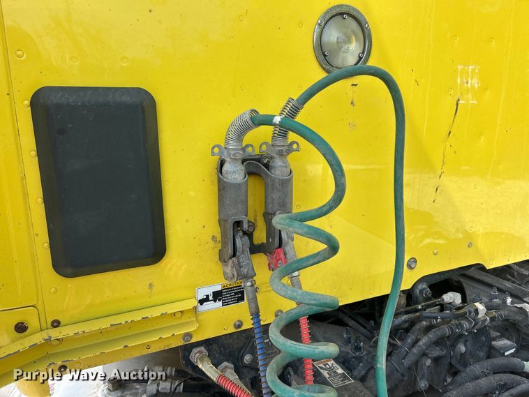 image for item FC5441 2017 Peterbilt 579 semi truck