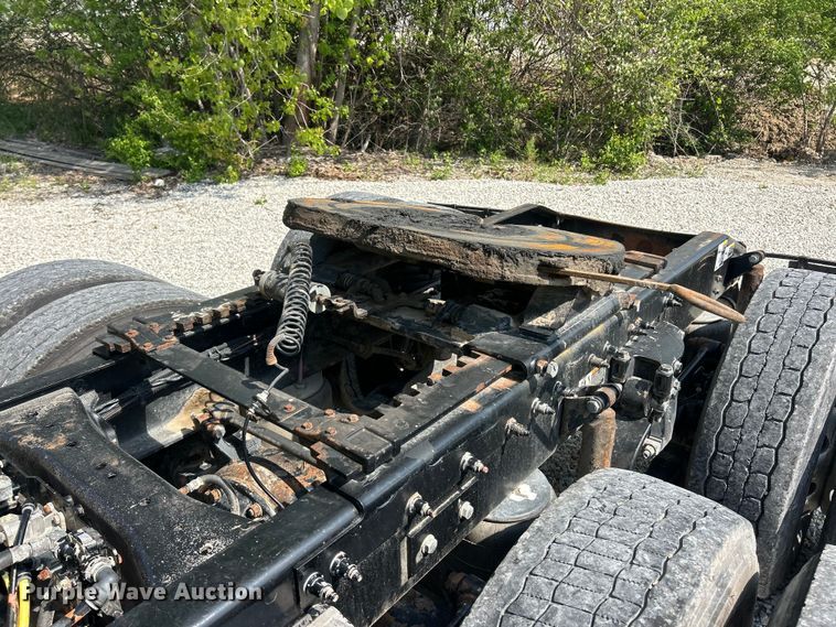 image for item FC5441 2017 Peterbilt 579 semi truck