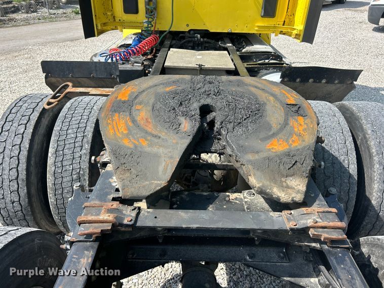 image for item FC5441 2017 Peterbilt 579 semi truck