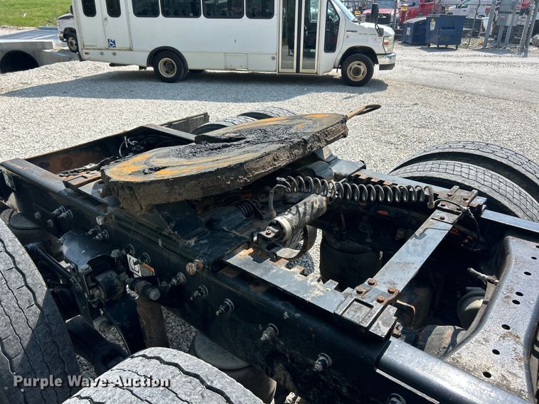 image for item FC5441 2017 Peterbilt 579 semi truck