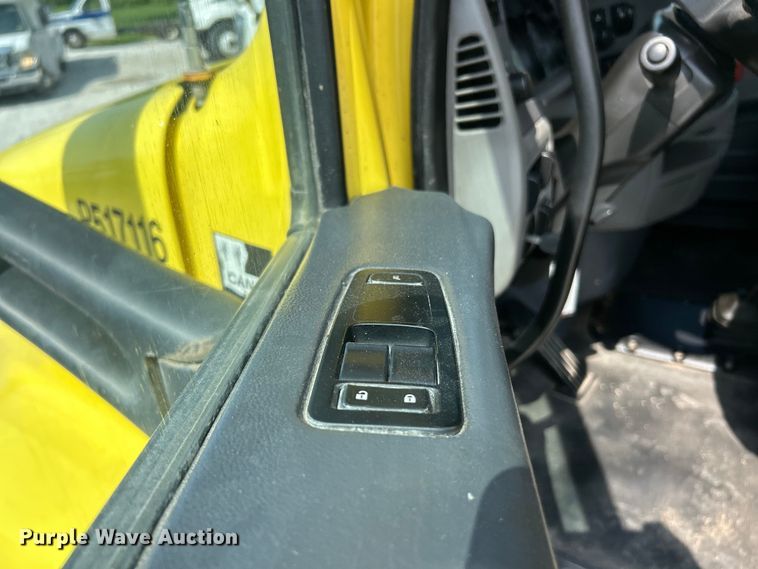 image for item FC5441 2017 Peterbilt 579 semi truck