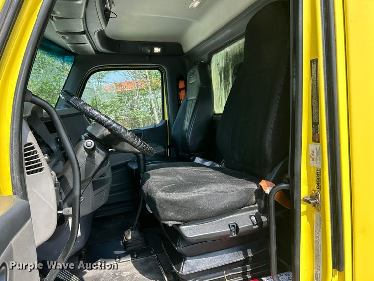 image for item FC5441 2017 Peterbilt 579 semi truck