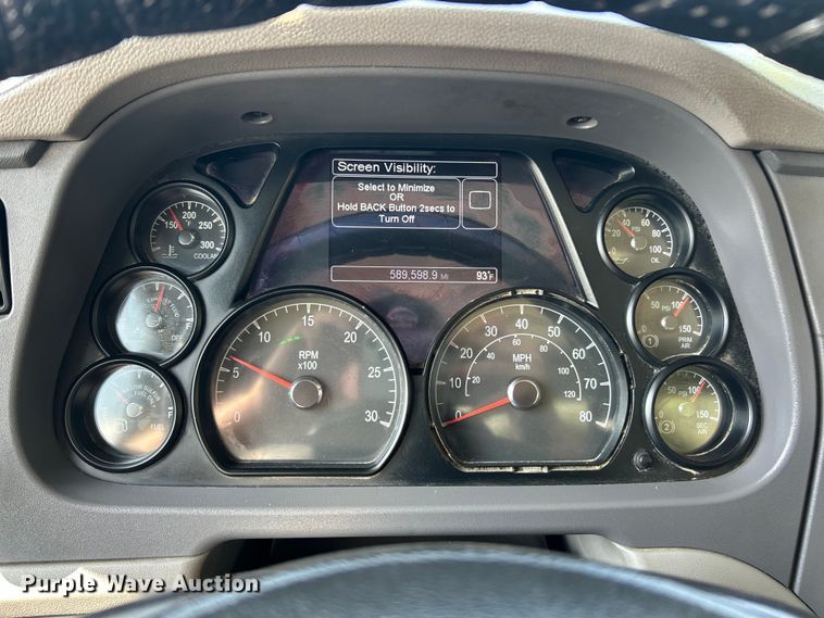 image for item FC5441 2017 Peterbilt 579 semi truck