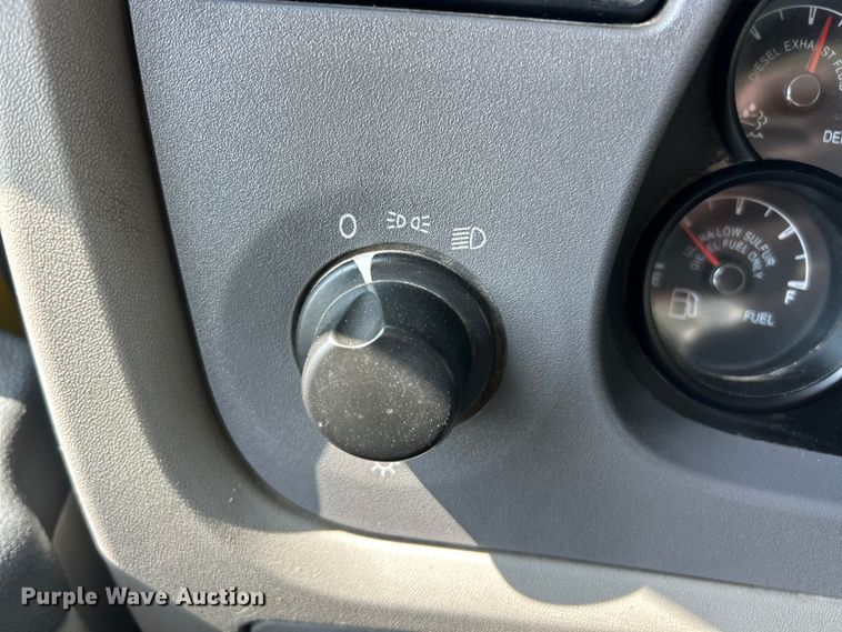 image for item FC5441 2017 Peterbilt 579 semi truck