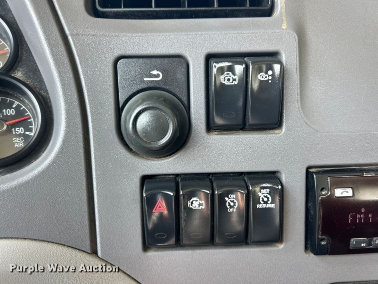 image for item FC5441 2017 Peterbilt 579 semi truck