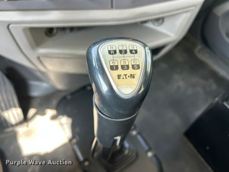 image for item FC5441 2017 Peterbilt 579 semi truck