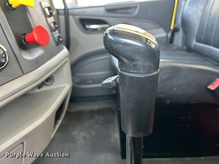 image for item FC5441 2017 Peterbilt 579 semi truck