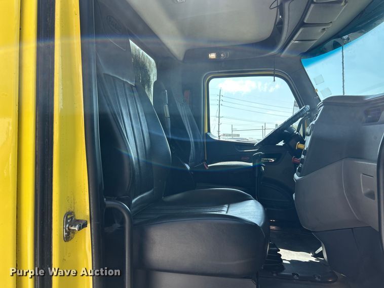 image for item FC5441 2017 Peterbilt 579 semi truck