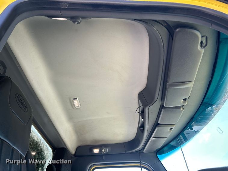 image for item FC5441 2017 Peterbilt 579 semi truck