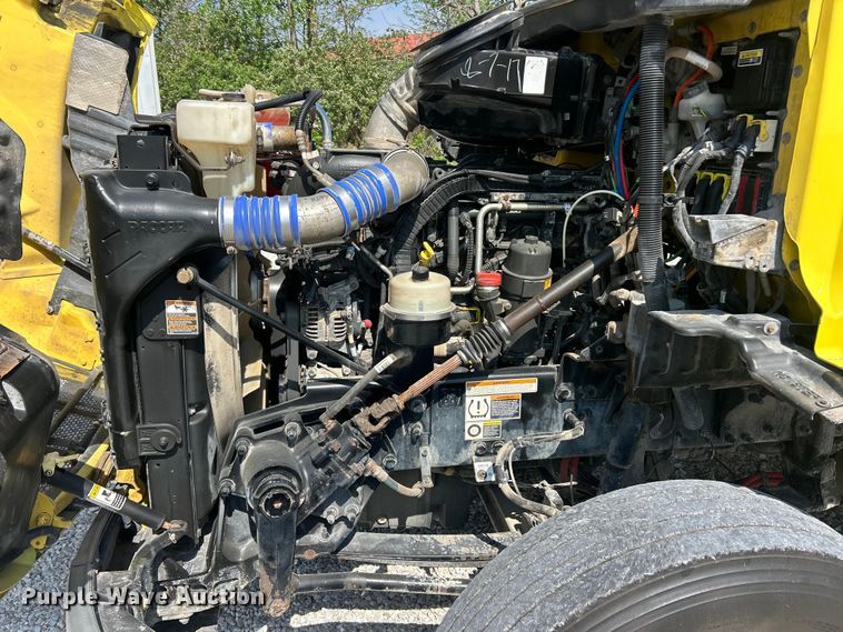 image for item FC5441 2017 Peterbilt 579 semi truck