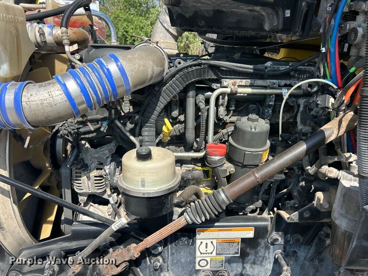 image for item FC5441 2017 Peterbilt 579 semi truck