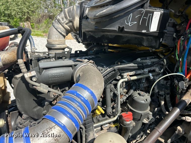 image for item FC5441 2017 Peterbilt 579 semi truck