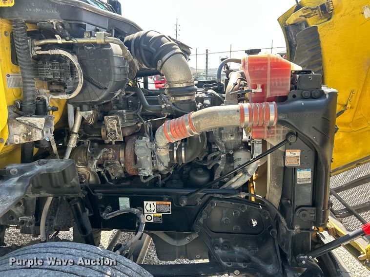 image for item FC5441 2017 Peterbilt 579 semi truck