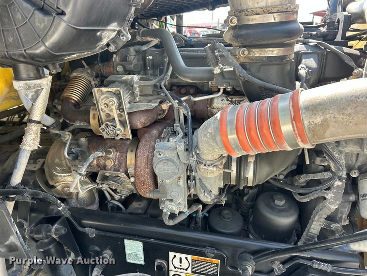 image for item FC5441 2017 Peterbilt 579 semi truck