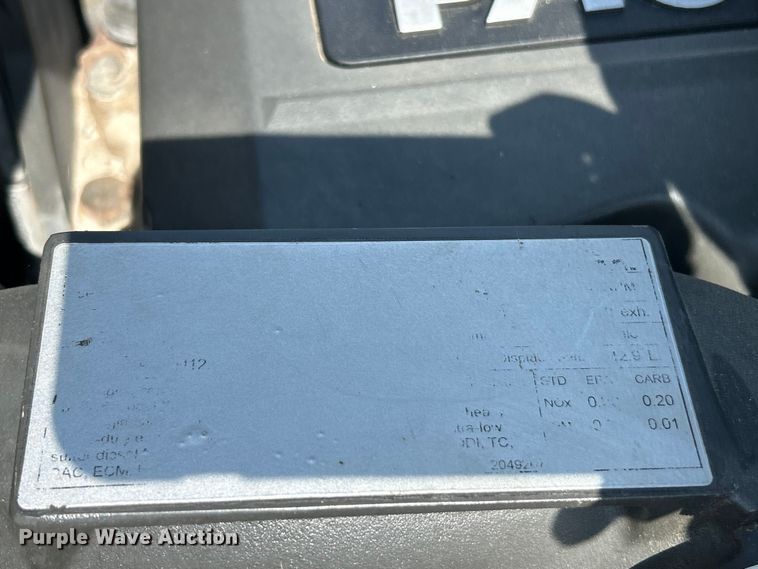 image for item FC5441 2017 Peterbilt 579 semi truck