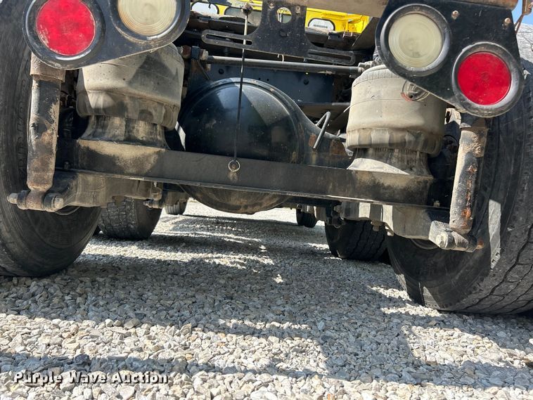 image for item FC5441 2017 Peterbilt 579 semi truck