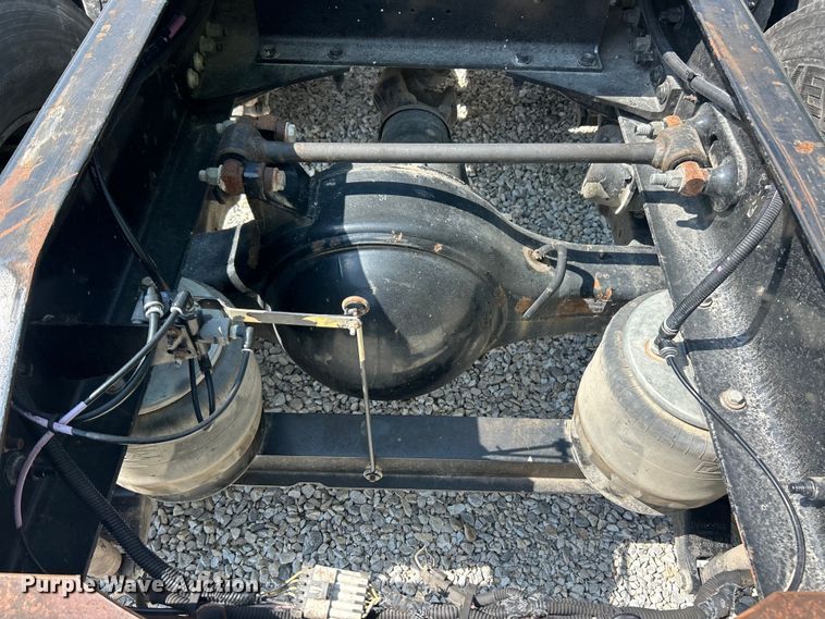 image for item FC5441 2017 Peterbilt 579 semi truck