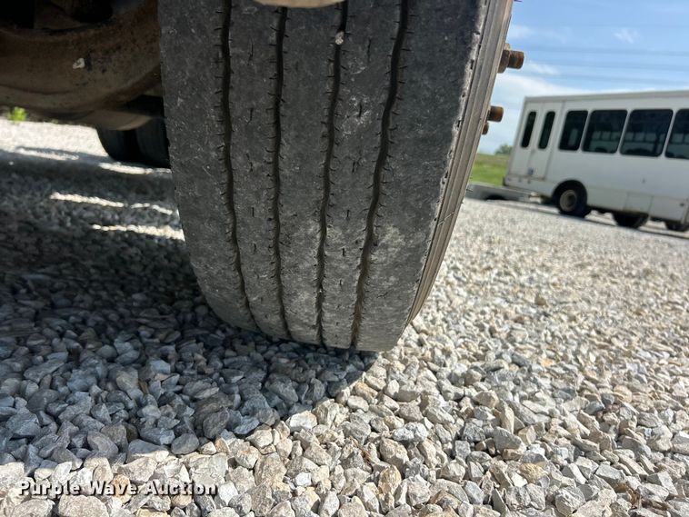 image for item FC5441 2017 Peterbilt 579 semi truck