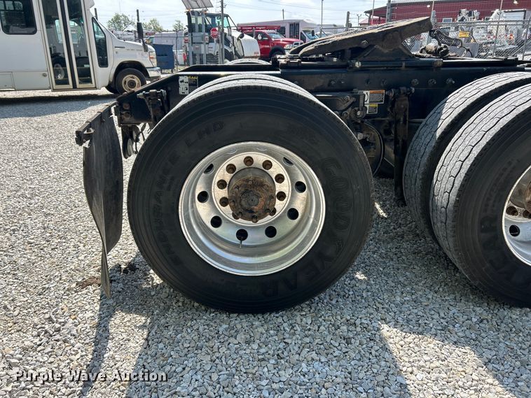 image for item FC5441 2017 Peterbilt 579 semi truck