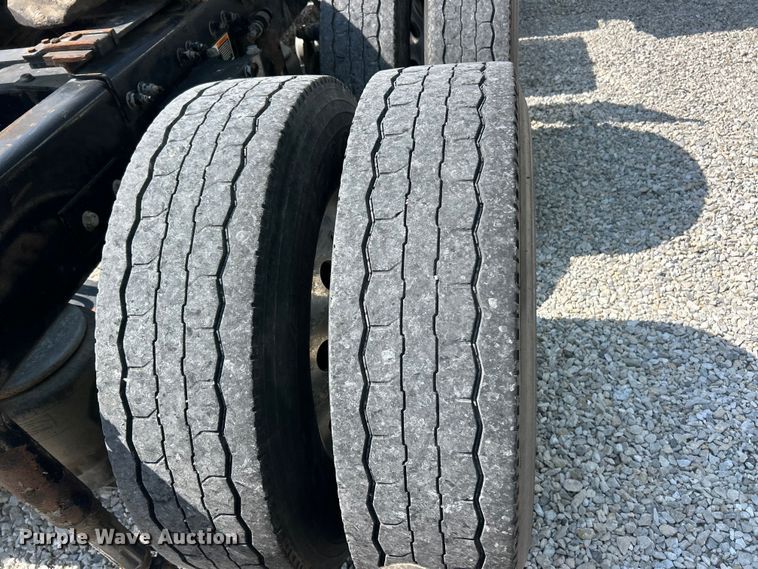 image for item FC5441 2017 Peterbilt 579 semi truck