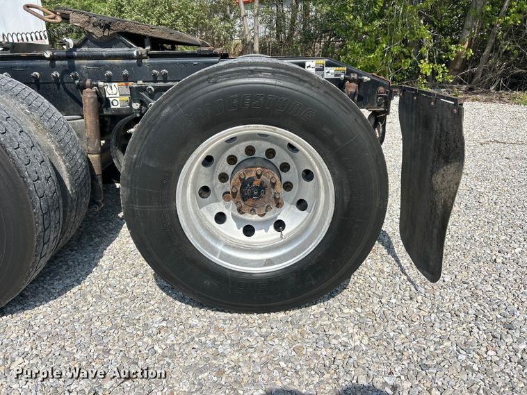 image for item FC5441 2017 Peterbilt 579 semi truck