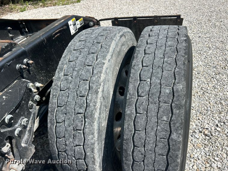 image for item FC5441 2017 Peterbilt 579 semi truck