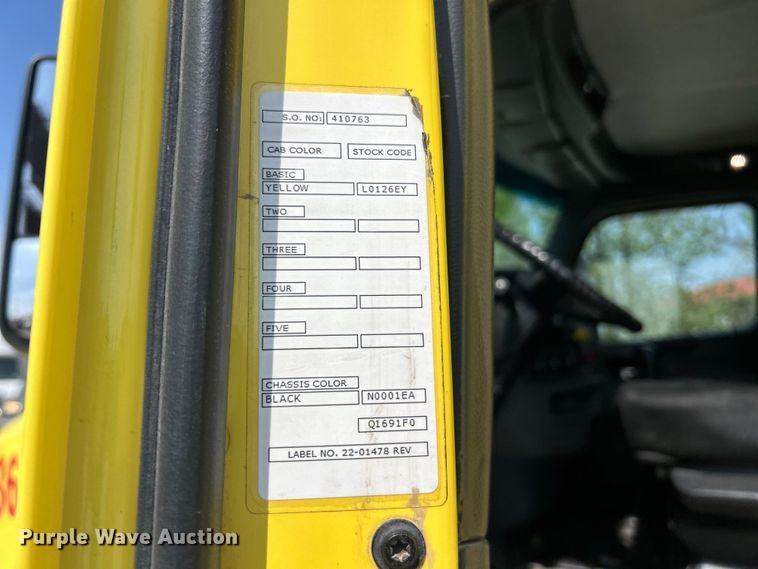 image for item FC5441 2017 Peterbilt 579 semi truck