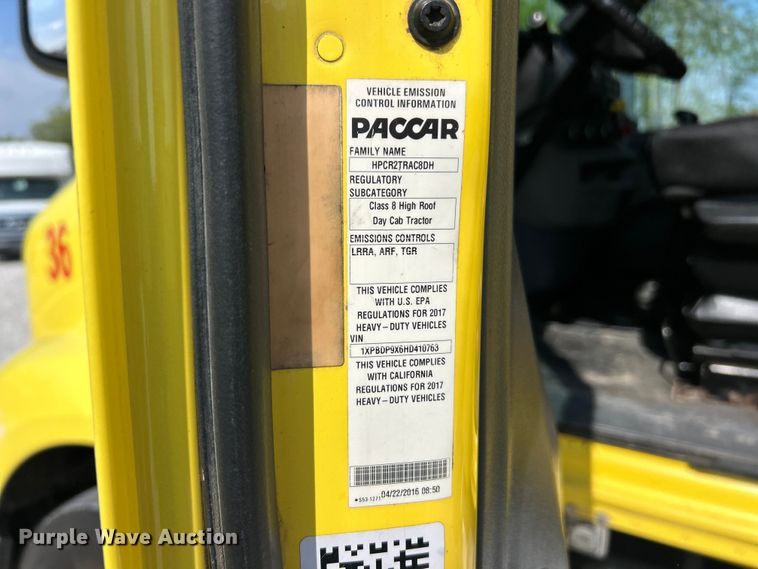 image for item FC5441 2017 Peterbilt 579 semi truck