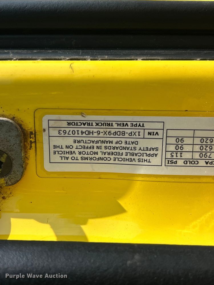 image for item FC5441 2017 Peterbilt 579 semi truck