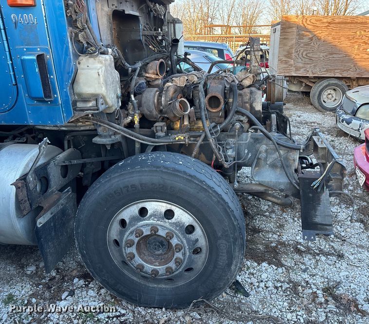 image for item FG0001 2006 International 9400i semi truck