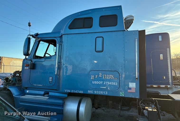 image for item FG0001 2006 International 9400i semi truck