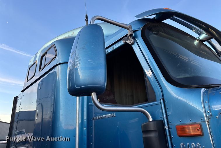 image for item FG0001 2006 International 9400i semi truck