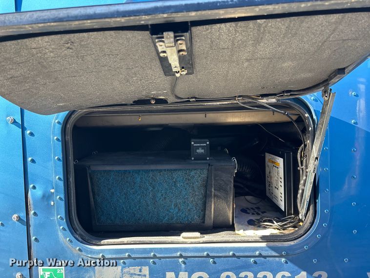 image for item FG0001 2006 International 9400i semi truck