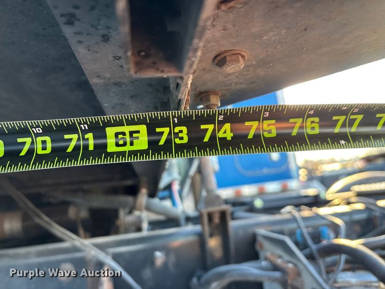 image for item FG0001 2006 International 9400i semi truck